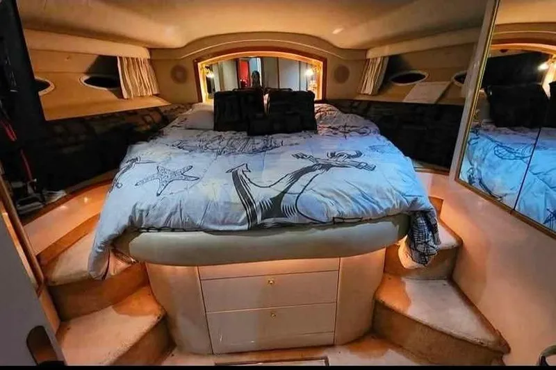  Yacht Photos Pics Luxurious bedroom interior of 1997 Sea Ray 400 Sedan Bridge yacht with cozy bedding.