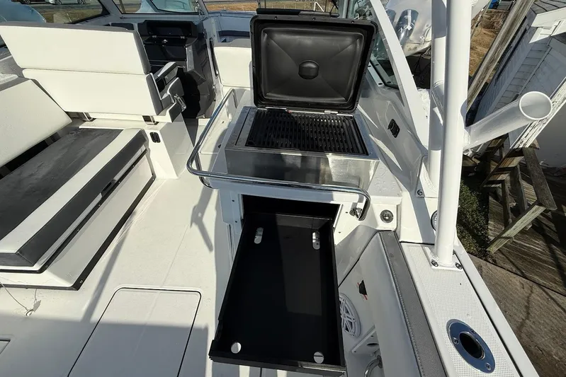  Yacht Photos Pics 2019 Blackfin 272 DC boat interior with grill and seating area.