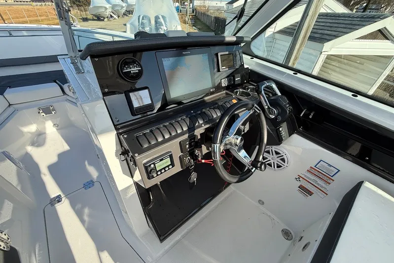  Yacht Photos Pics 2019 Blackfin 272 DC boat cockpit with modern navigation and control systems.