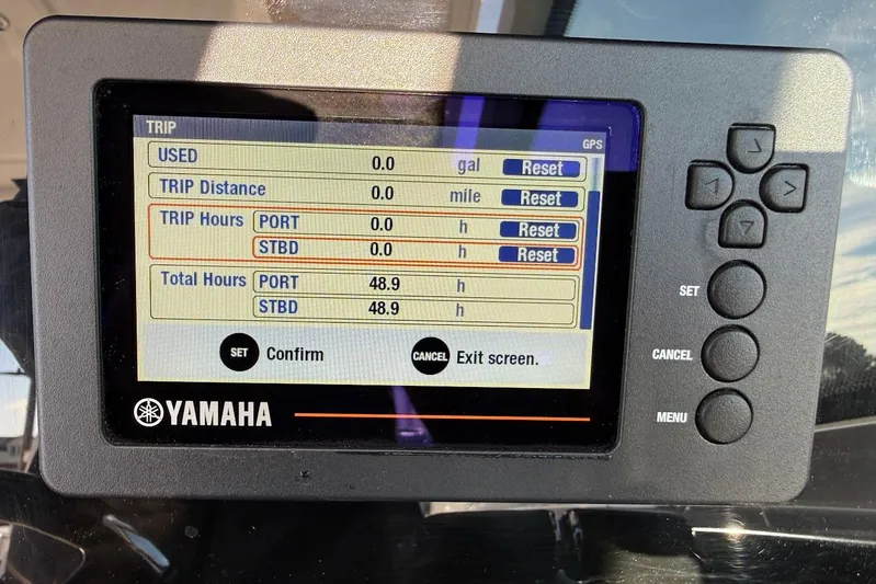  Yacht Photos Pics Yamaha display on 2019 Blackfin 272 DC showing trip and total hours data.