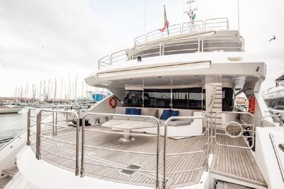 Yacht
