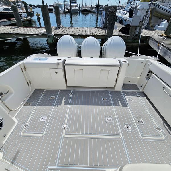 2021 Pursuit DC 365 Dual Console