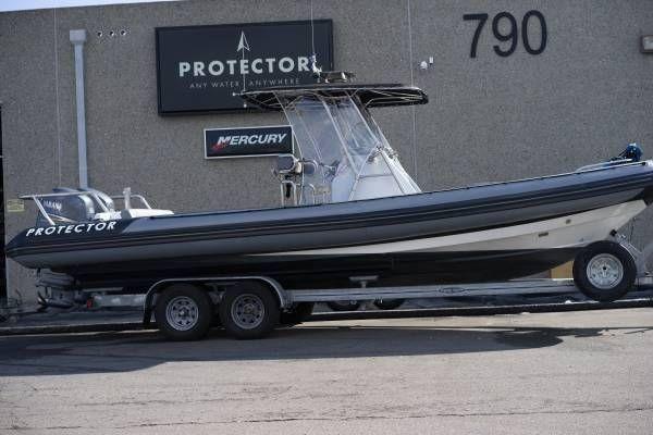 2007 Protector 28 Center Console