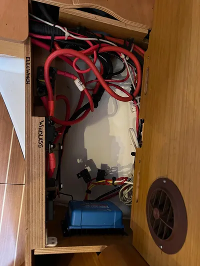 Kindred Spirit Yacht Photos Pics Electrical wiring inside a 2008 Jeanneau Sun Odyssey 45 DS sailboat.