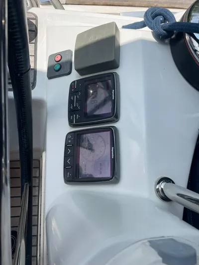 Kindred Spirit Yacht Photos Pics Close-up of Jeanneau Sun Odyssey 45 DS 2008 yacht dashboard with navigation instruments.