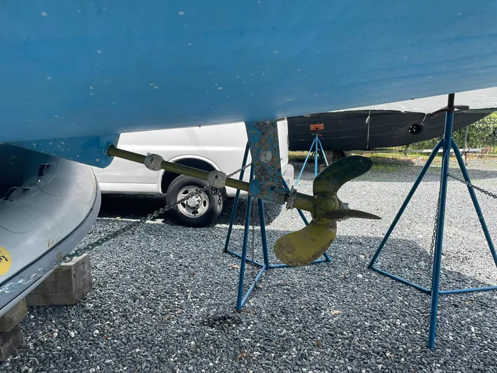Kindred Spirit Yacht Photos Pics Propeller of 2008 Jeanneau Sun Odyssey 45 DS sailboat on stands, gravel surface.