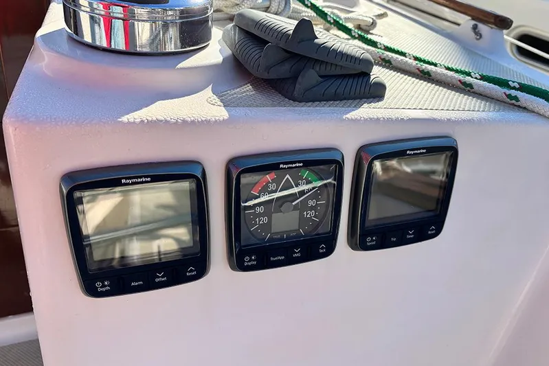 Butternut Yacht Photos Pics Raymarine instruments on 1995 Island Packet 37 sailboat dashboard.