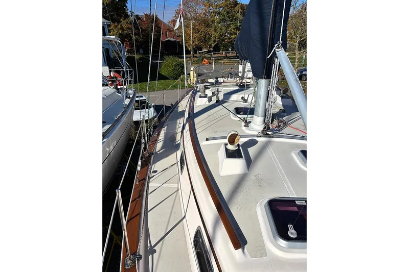 Butternut Yacht Photos Pics 1995 Island Packet 37 sailboat deck with rigging and hatches, docked in a marina.