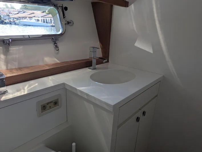 Mytoy Yacht Photos Pics Toy Tender 47 guest bathroom