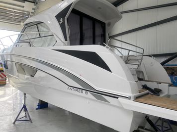 2023 Beneteau Antares 9 OB