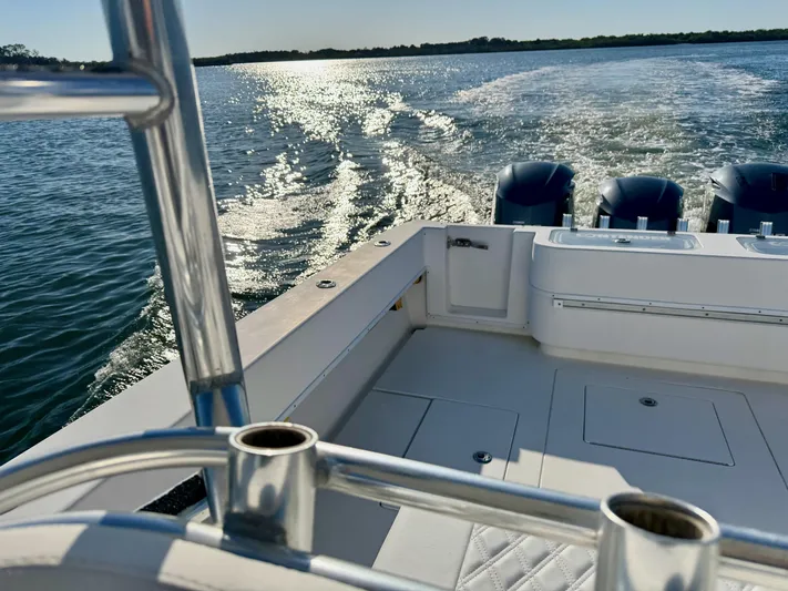 Fast Forward Yacht Photos Pics Contender 39 ST 2010 boat cruising on a sunny day, with powerful engines and calm waters.