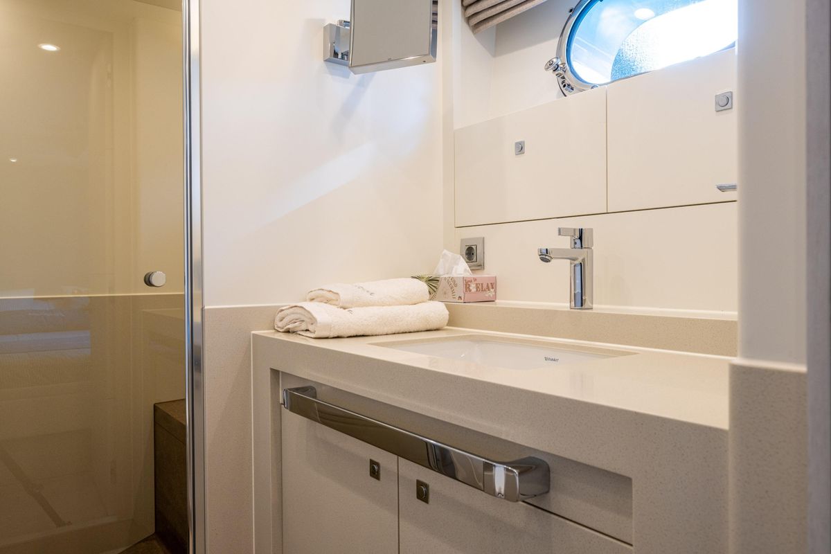 2018 Van der Valk 85 