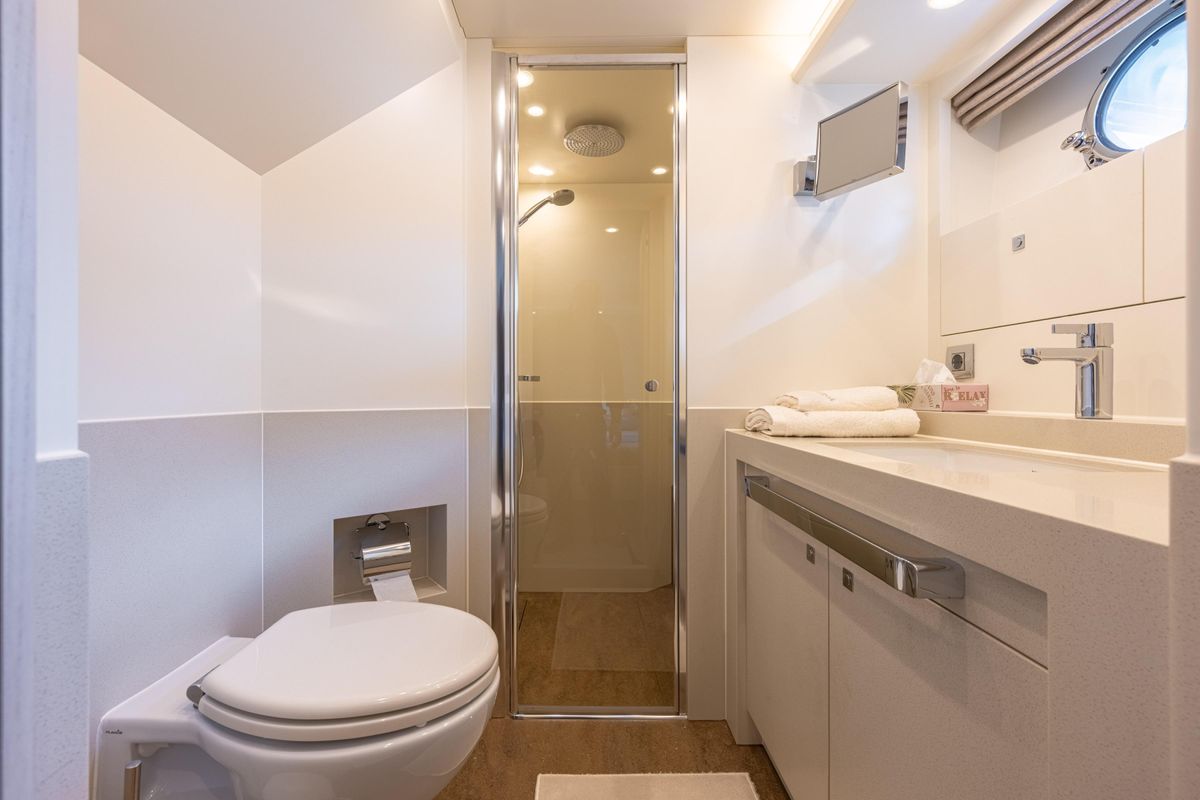 2018 Van der Valk 85 