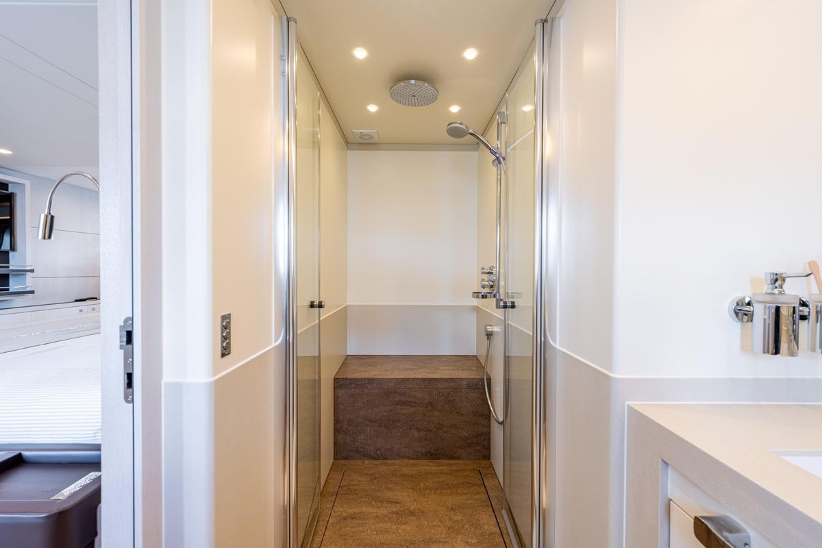 2018 Van der Valk 85 