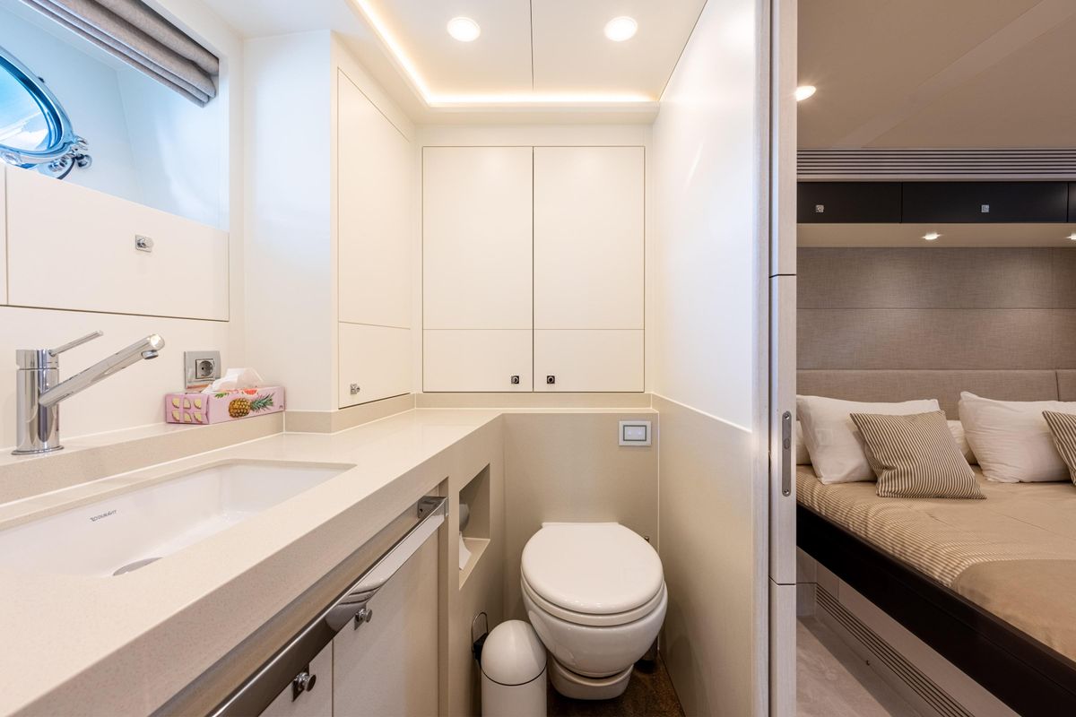 2018 Van der Valk 85 