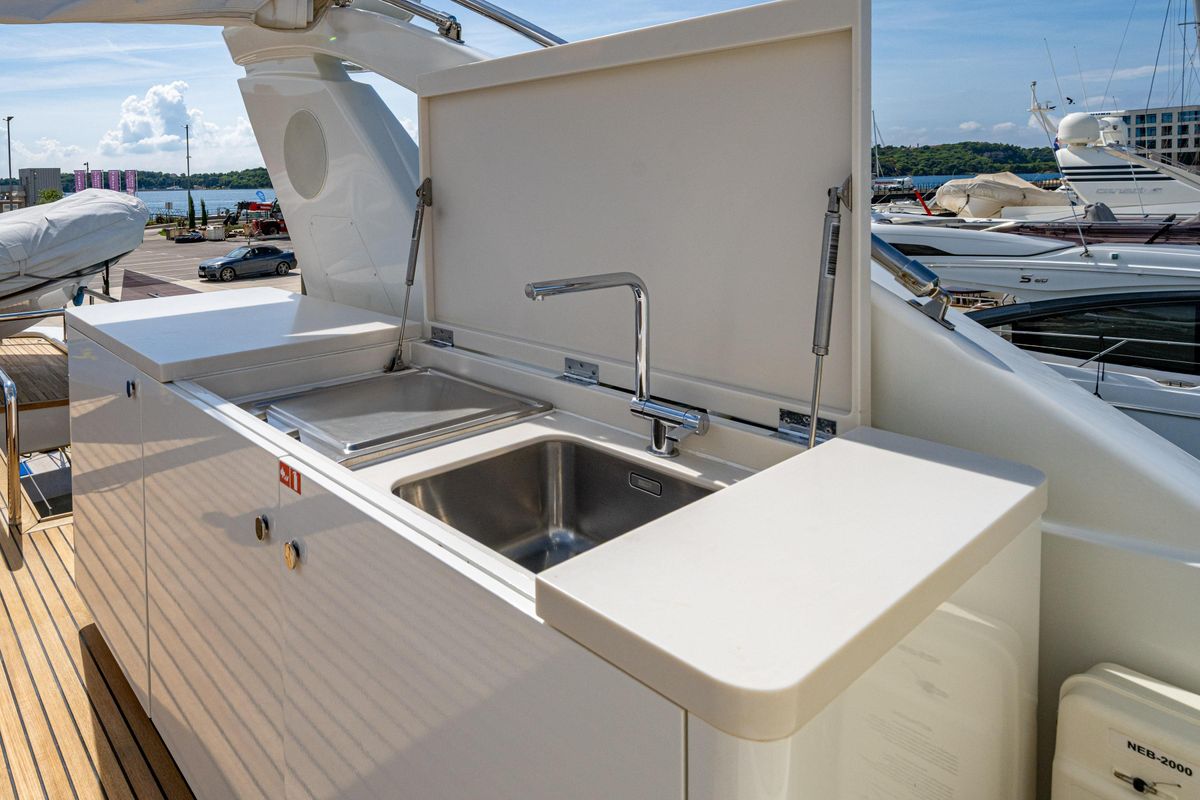 2018 Van der Valk 85 