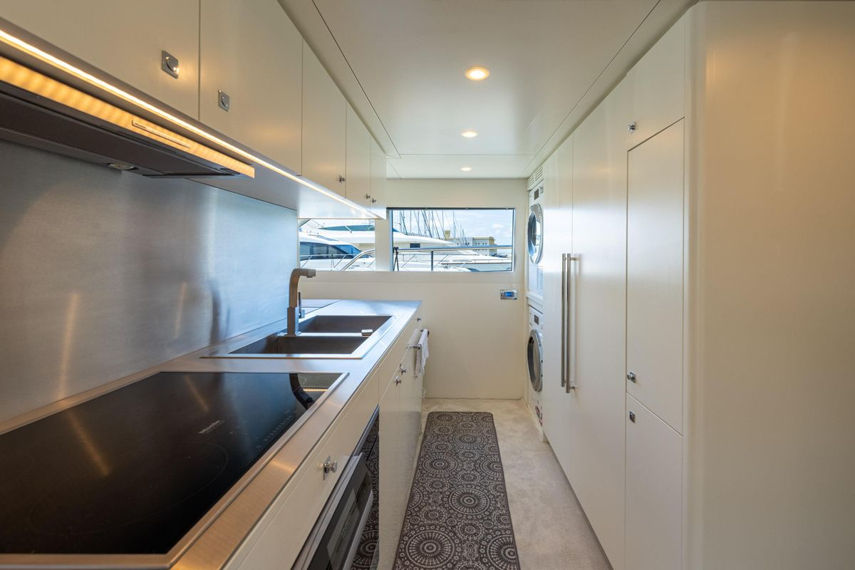 2018 Van der Valk 85 