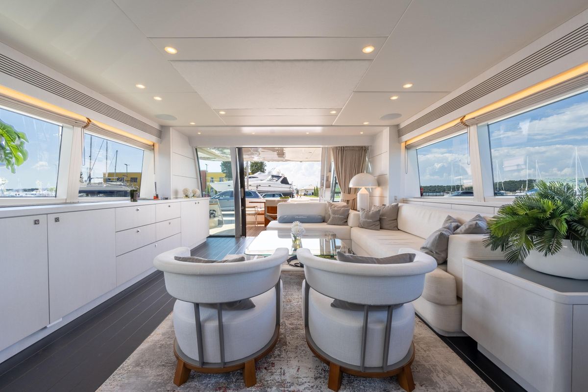 2018 Van der Valk 85 