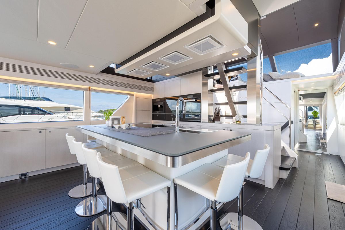 2018 Van der Valk 85 