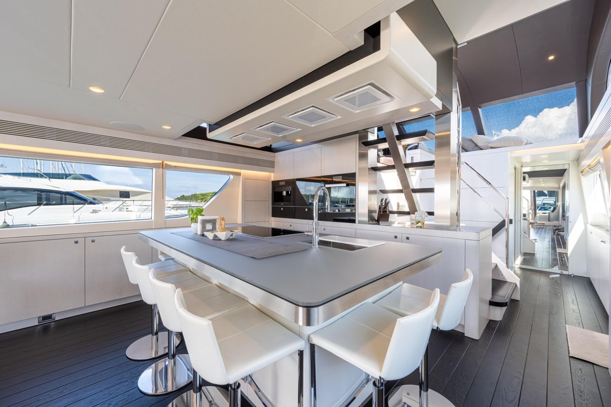 2018 Van der Valk 85 