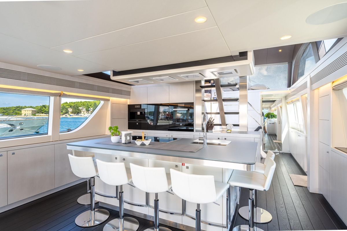 2018 Van der Valk 85 