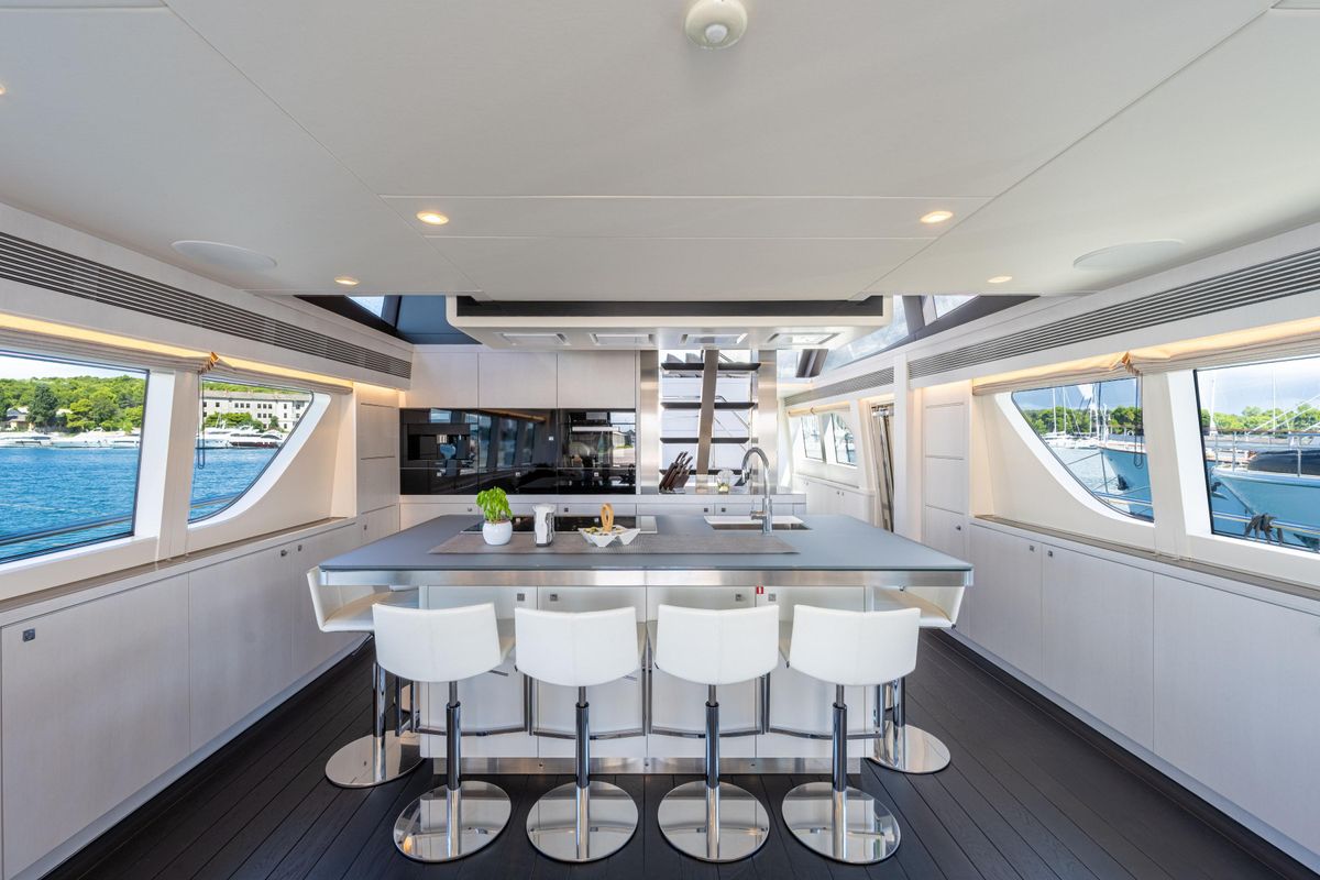 2018 Van der Valk 85 