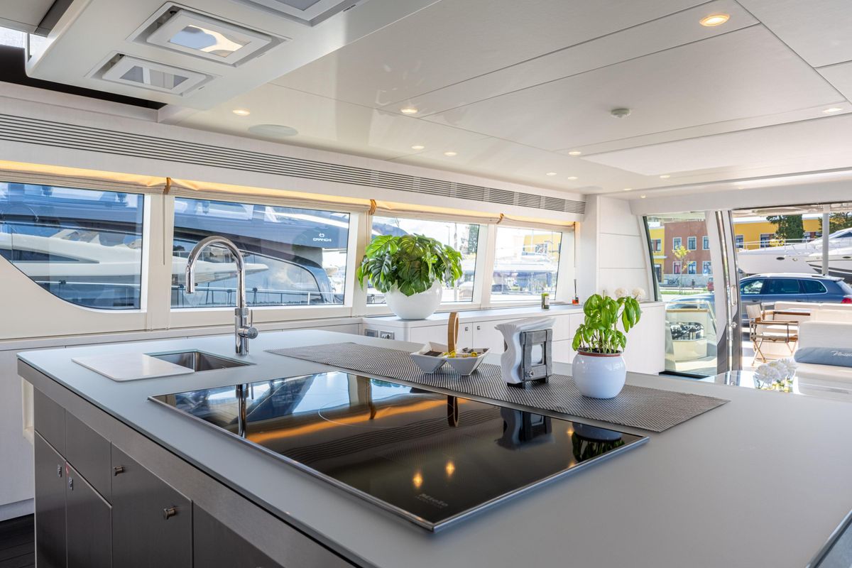 2018 Van der Valk 85 