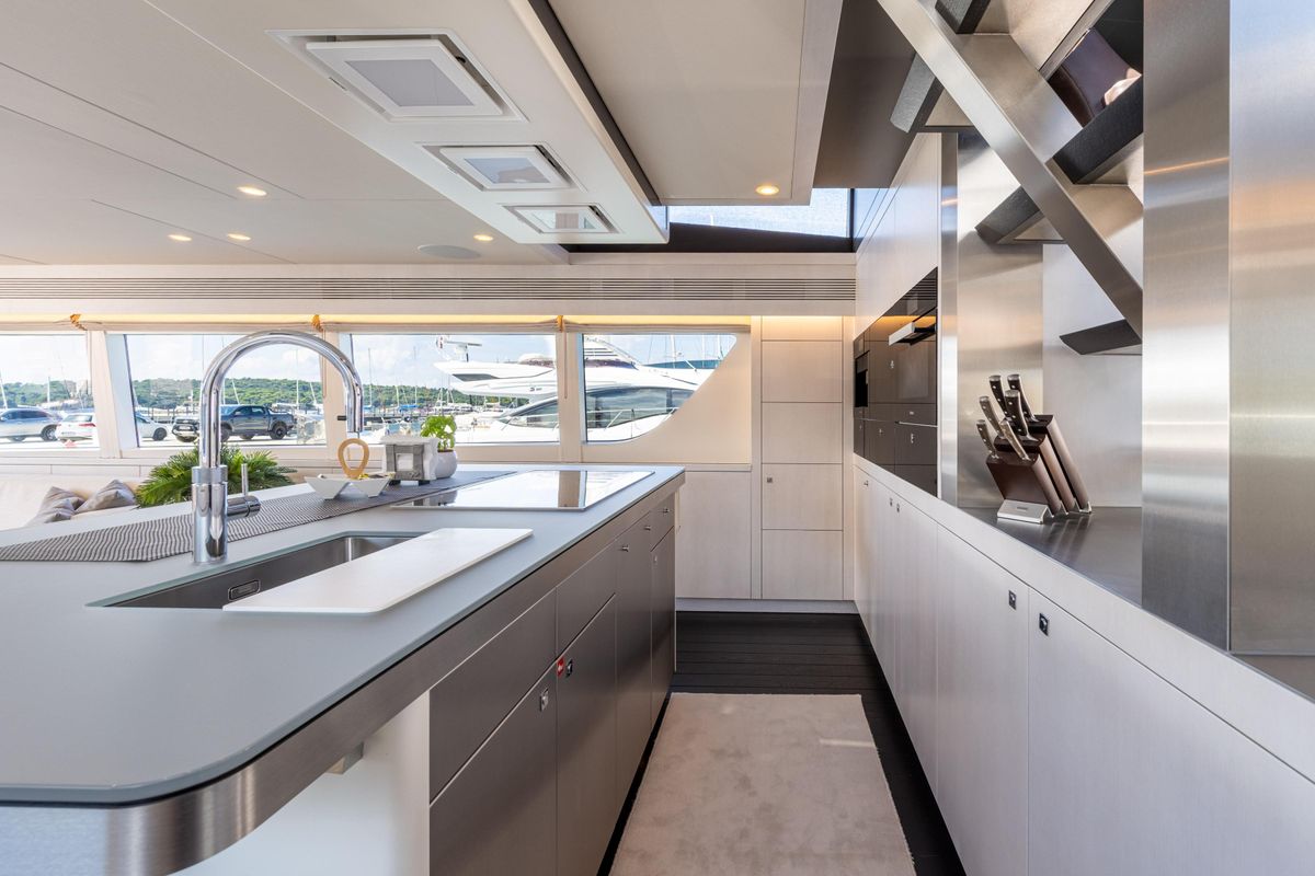 2018 Van der Valk 85 