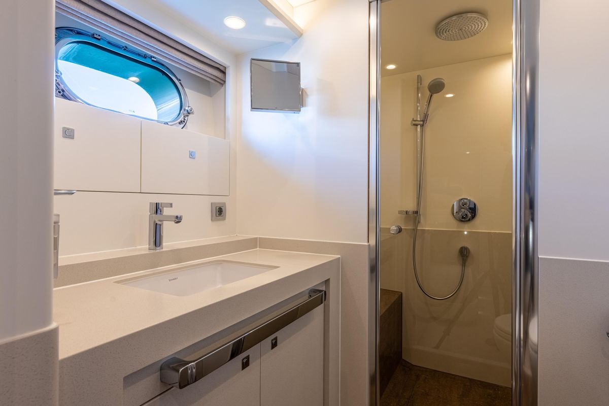 2018 Van der Valk 85 