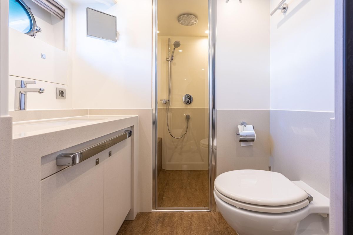 2018 Van der Valk 85 