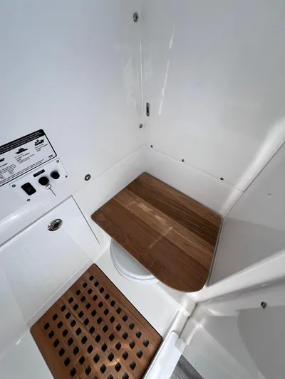  Yacht Photos Pics 2024 Everglades 395 Cc - Image 15