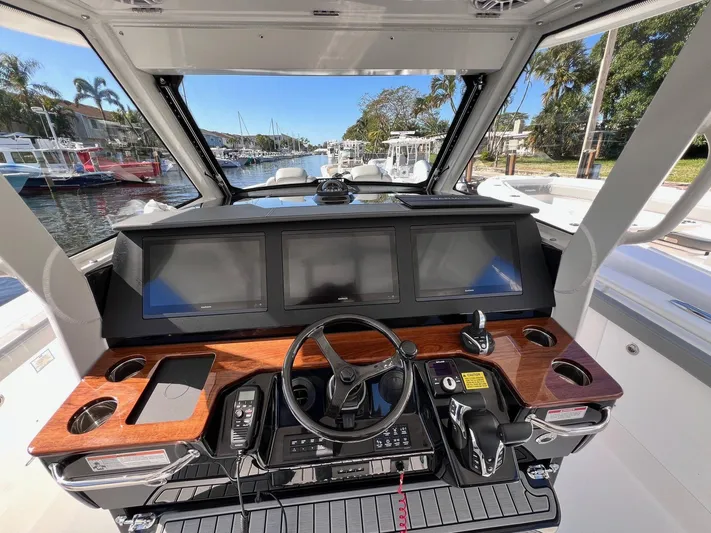  Yacht Photos Pics 2024 Everglades 395 Cc - Image 12