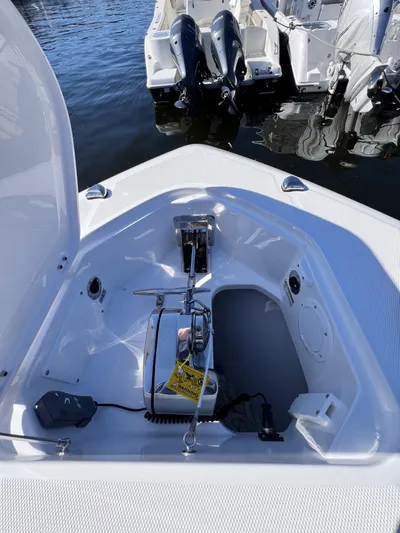  Yacht Photos Pics 2024 Everglades 395 Cc - Image 4