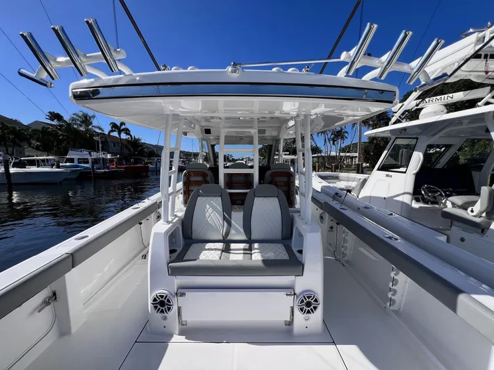  Yacht Photos Pics 2024 Everglades 395 Cc - Image 10