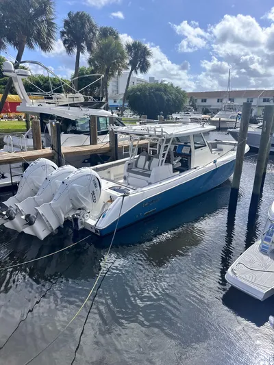  Yacht Photos Pics 2024 Everglades 395 Cc - Image 2