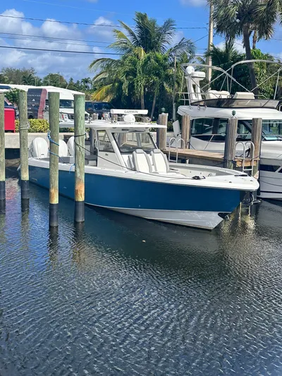  Yacht Photos Pics 2024 Everglades 395 Cc - Image 1