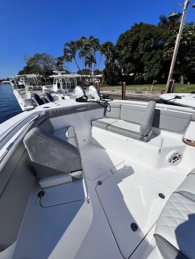  Yacht Photos Pics 2024 Everglades 395 Cc - Image 7