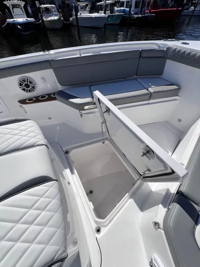  Yacht Photos Pics 2024 Everglades 395 Cc - Image 5