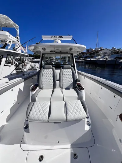  Yacht Photos Pics 2024 Everglades 395 Cc - Image 9