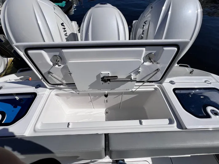  Yacht Photos Pics 2024 Everglades 395 Cc - Image 17