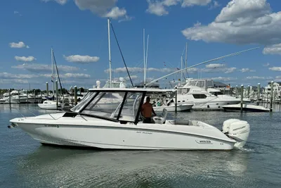 Boston Whaler 32 Outrage Cuddy
