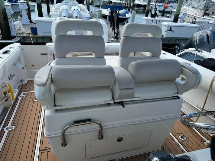 No Name Yacht Photos Pics 2006 Boston Whaler 32 Outrage Cuddy boat seats at marina.