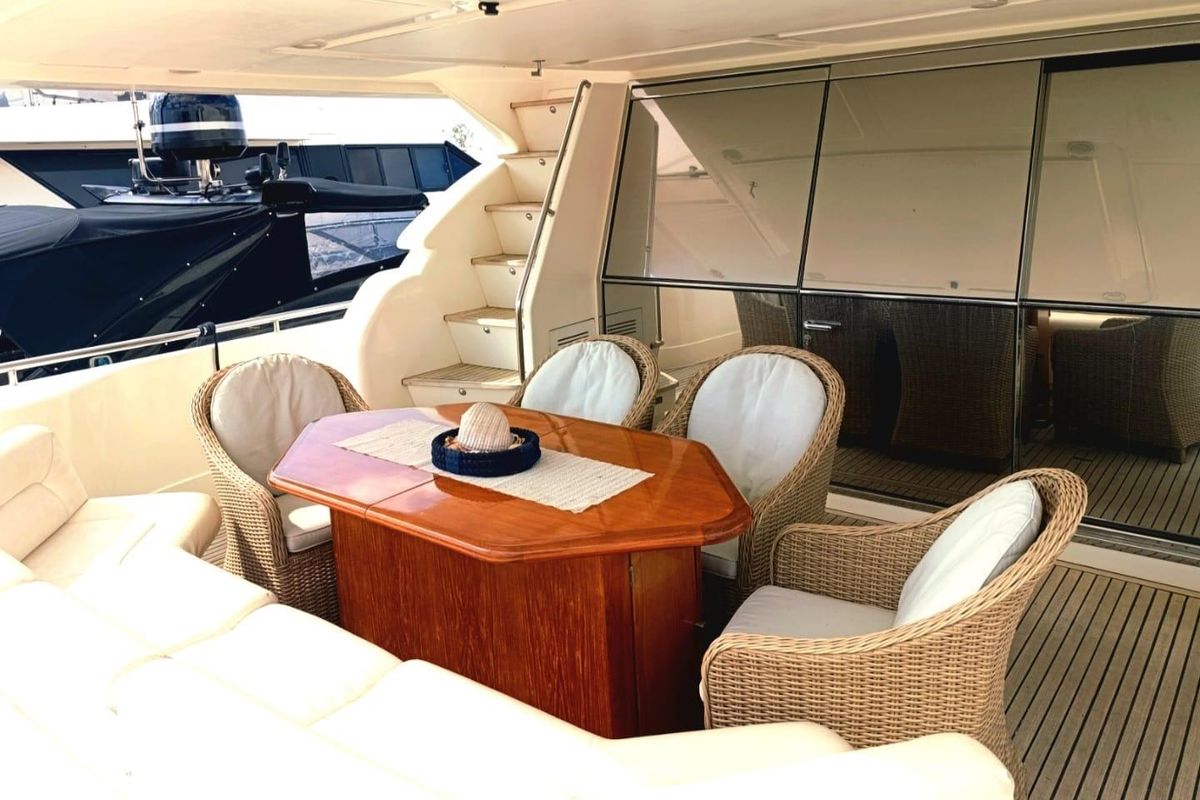 2000 Ferretti Yachts 73 