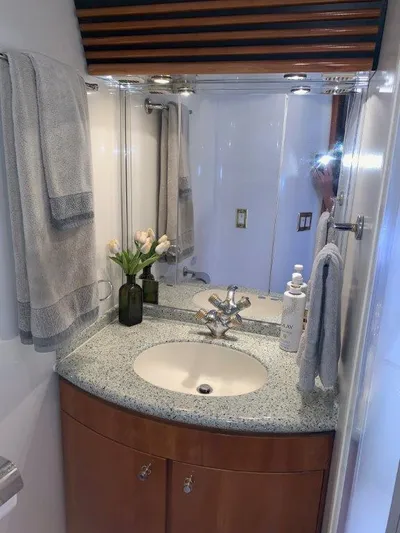  Yacht Photos Pics Elegant bathroom in 2002 Carver 450 Voyager Pilothouse with granite countertop and modern fixtures.