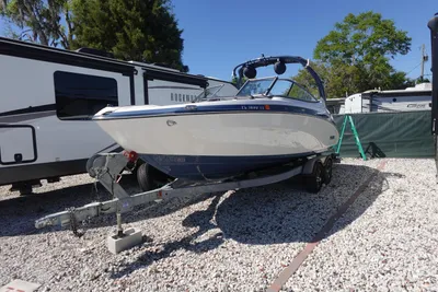 Yamaha Boats 242 Limited S