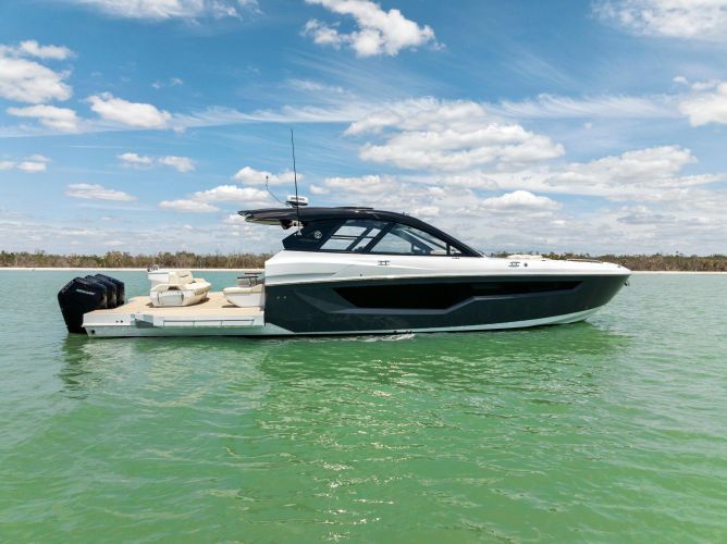 2023 Cruisers Yachts 50 