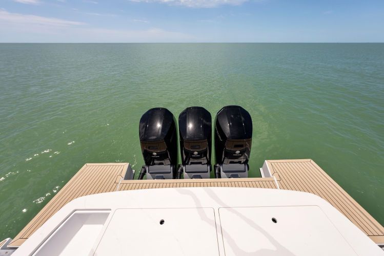 2023 Cruisers Yachts 50 