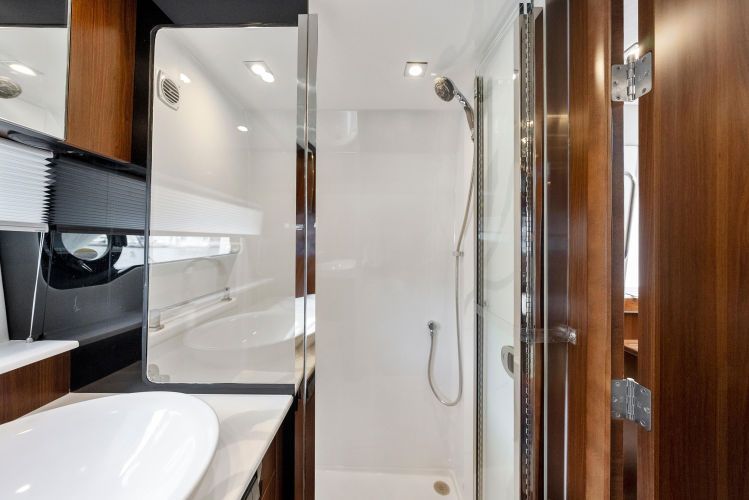 2023 Cruisers Yachts 50 