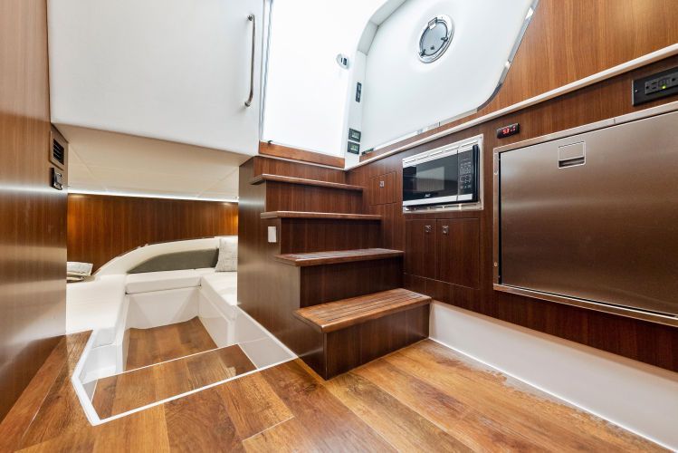 2023 Cruisers Yachts 50 