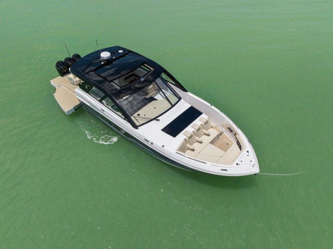 2023 Cruisers Yachts 50 